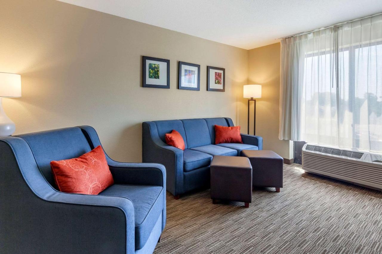 Comfort Suites Oshkosh Exterior foto